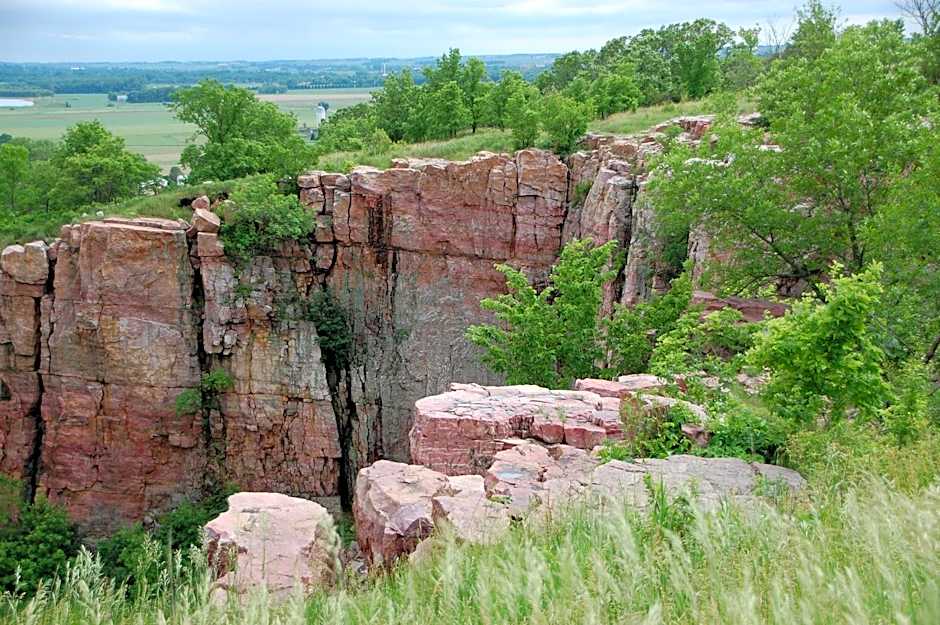 GrandStay Inn & Suites of Luverne