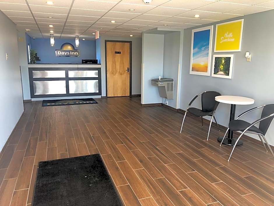 Days Inn by Wyndham Grove City Columbus South