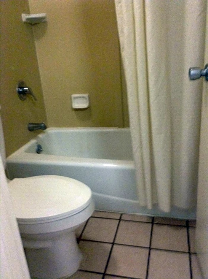 American Inn & Suites
