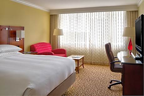 1 King Bed Mobility Accessible Room Bathtub w/ Grab Bars Non-Smoking