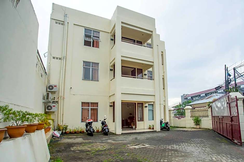 RedDoorz near Universitas Samratulangi Manado