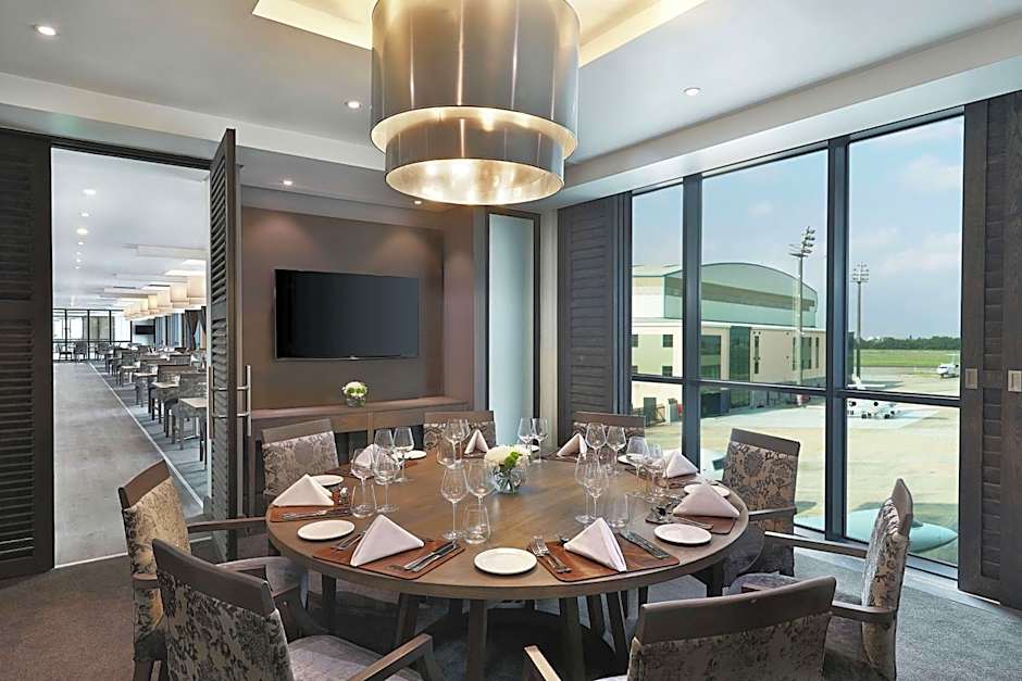 Legend Hotel Lagos Airport, Curio Collection By Hilton