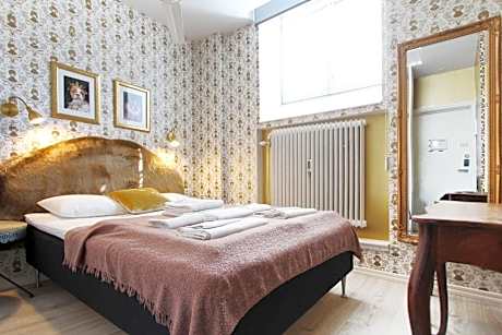 Queen Room with Shared Bathroom
