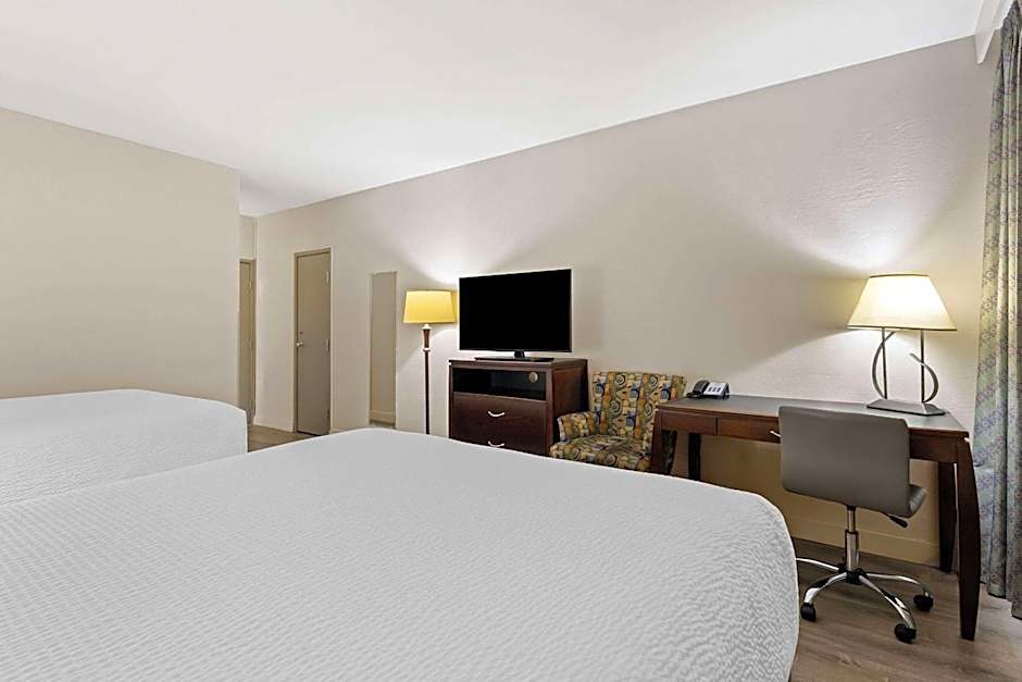 Days Inn & Suites by Wyndham Mesa Near Phoenix