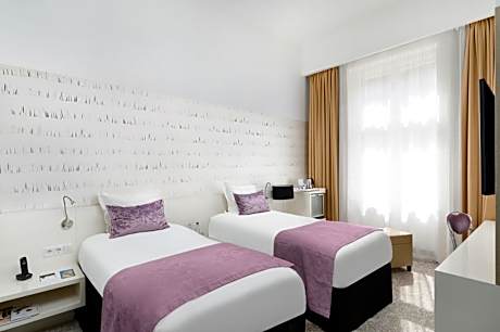 Classic Room with 2 single beds