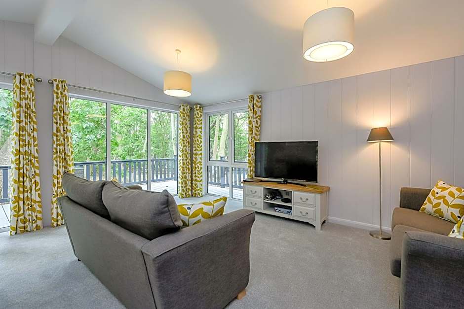 Woolverstone Marina and Lodge Park