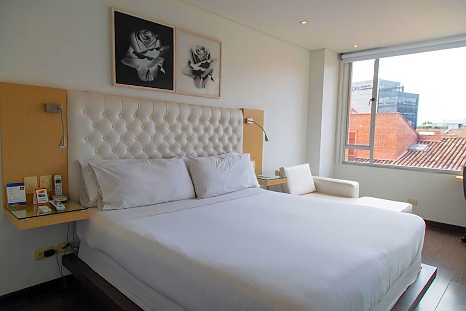 Hotel 104 Art Suites