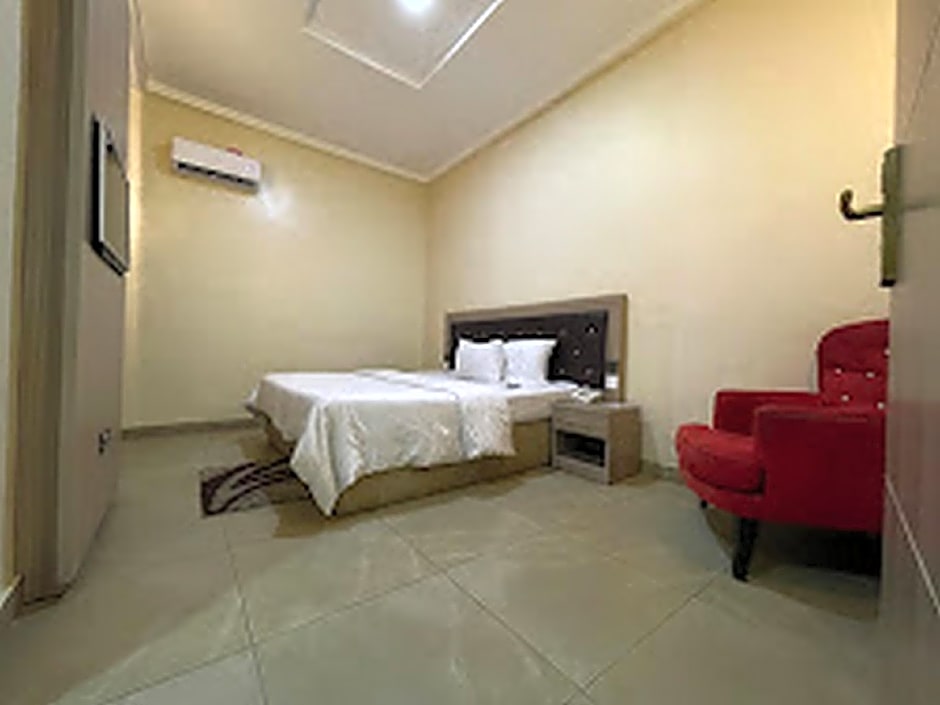 Eleventh House Hotel and Suites