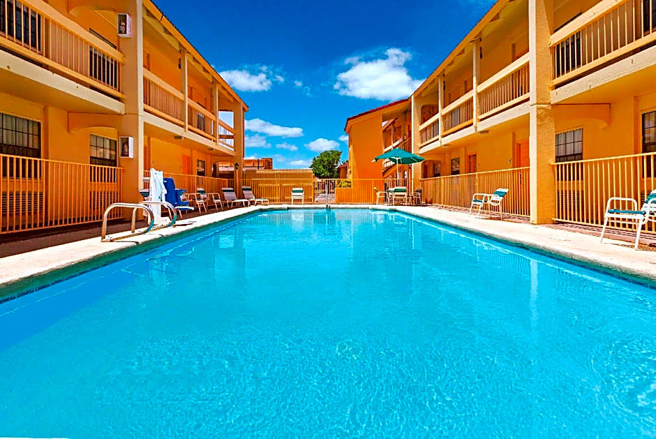 Baymont by Wyndham Lubbock - Downtown Civic Center