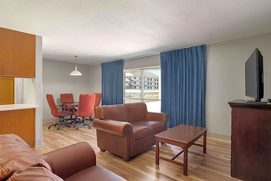 AmericInn by Wyndham Branson & Conference Center