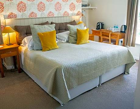 Twin or double with shower "Dog Friendly"