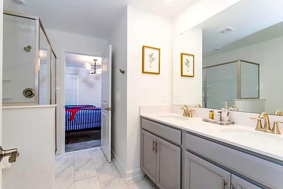 Super nice and spacious 9BDR home