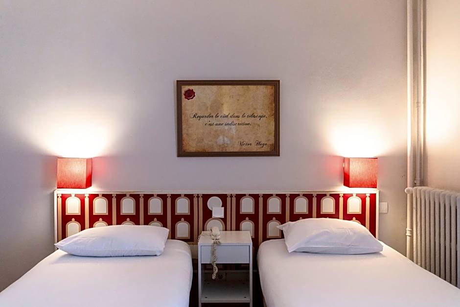 Hotel Ours Blanc - Place Victor Hugo