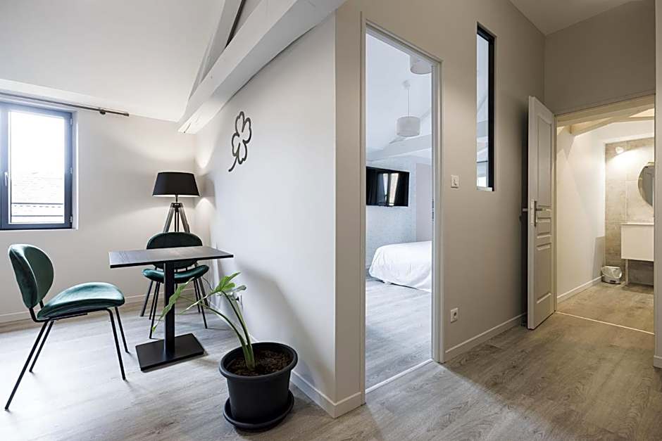 Le Trèfle à Quatre Feuilles