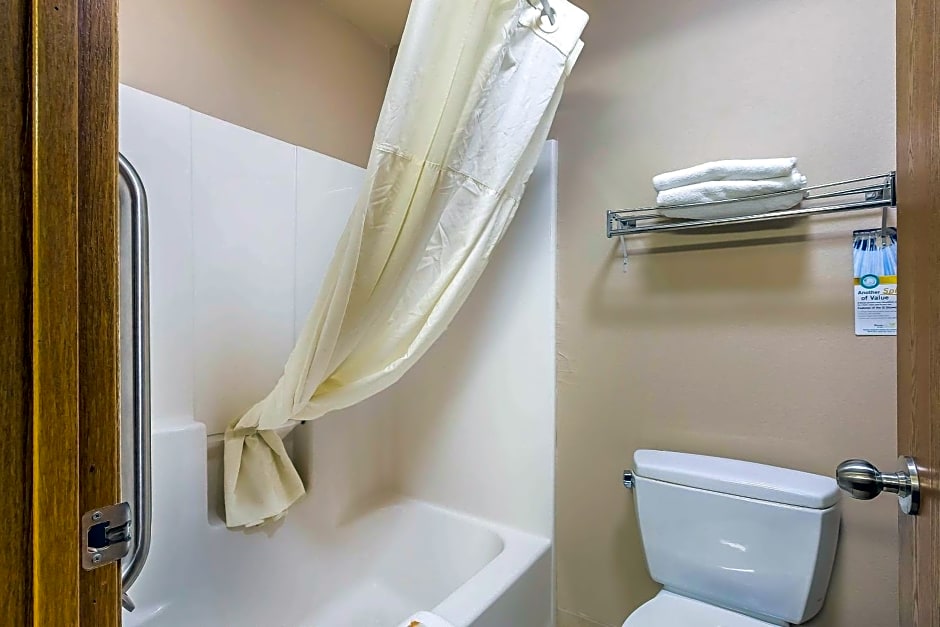 Quality Inn & Suites Chesterfield Village