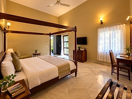 Superior Room with Shared Pool