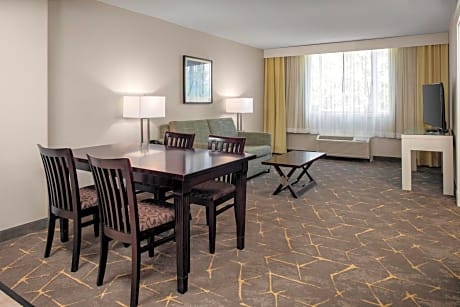 One-Bedroom Suite with King Bed Mobility Access Tub - Non-Smoking