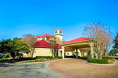 La Quinta Inn & Suites by Wyndham Austin Southwest At Mopac