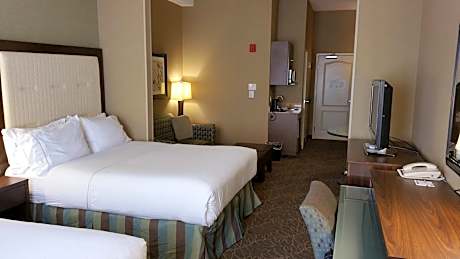 King Suite - Communications and Mobility Accessible Tub