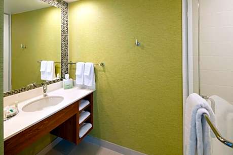 Queen Studio with Sofa Bed and Adapted Tub - Mobility and Hearing Accessible