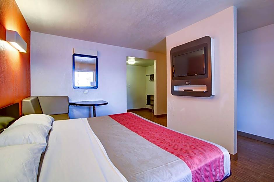 Motel 6 Richfield OH