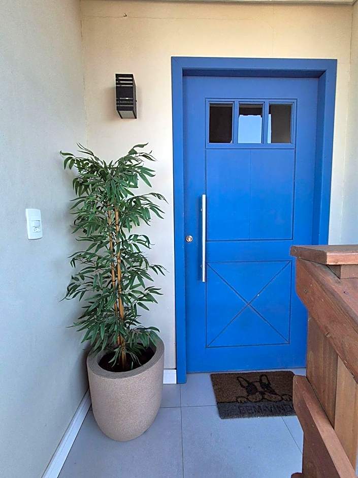 Casa no segundo andar na Praia da Cal com ar e sacada