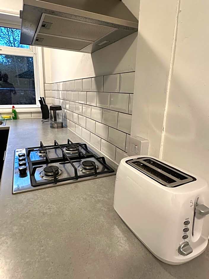 Lovely Town house Room 5