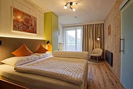 Double Room with Balcony and Mountain View