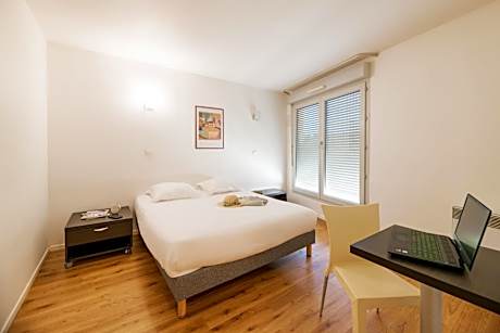 One-Bedroom Apartment (4 Adults)