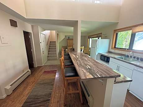 Shadow Mountain Lodge