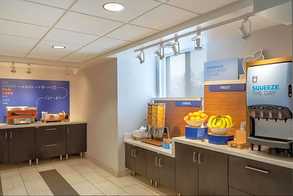 Holiday Inn Express Minneapolis West - Plymouth By IHG
