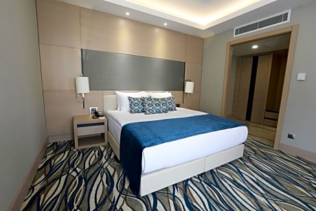 Business Queen Room - Non-Smoking