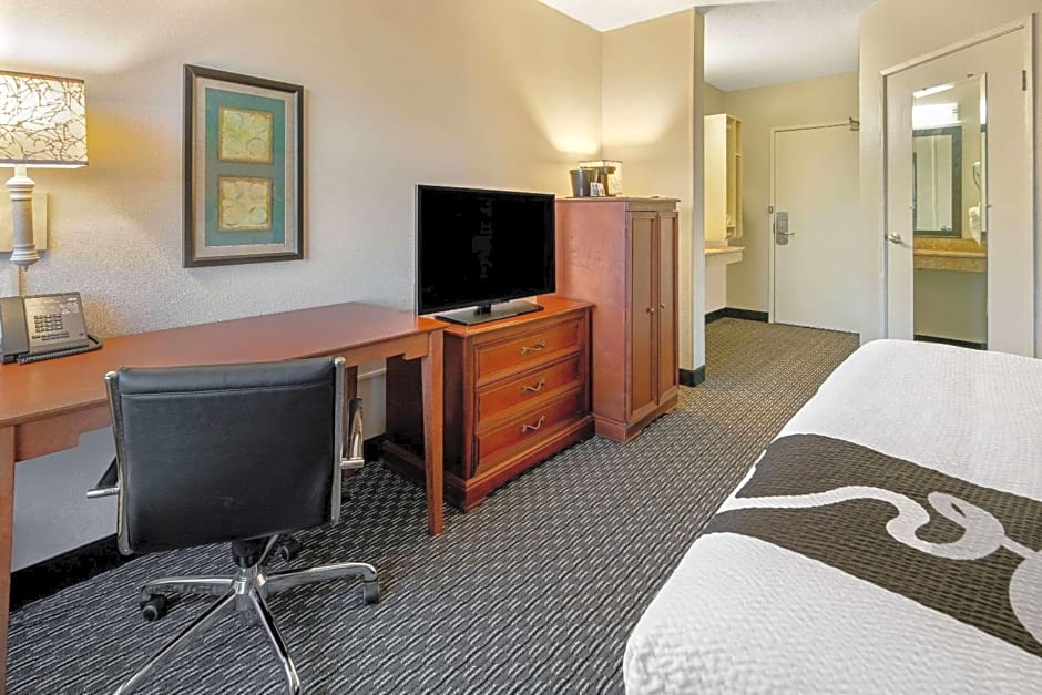 La Quinta Inn & Suites by Wyndham Naples East - I-75