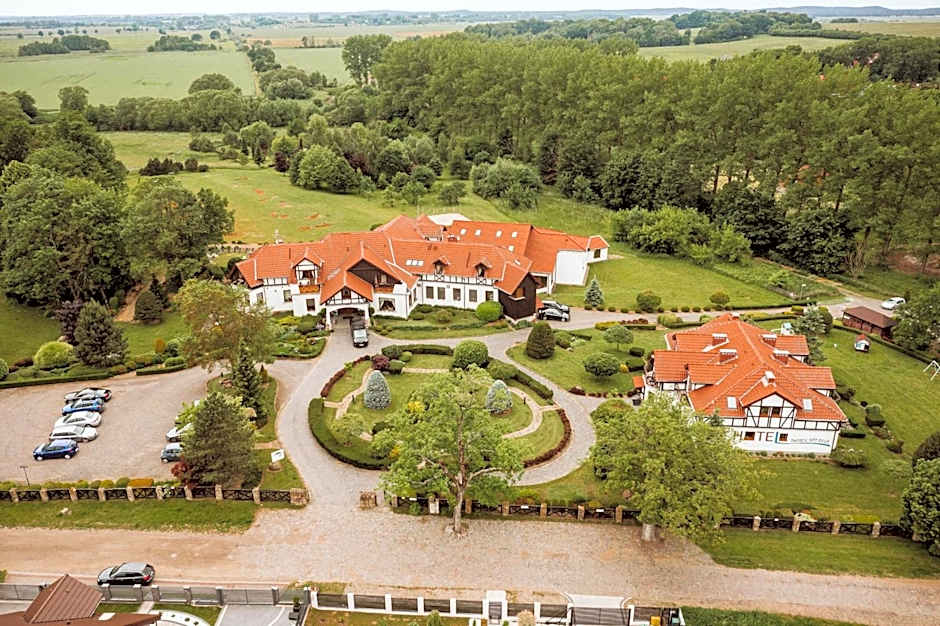 Hotel Dworek nad Regą