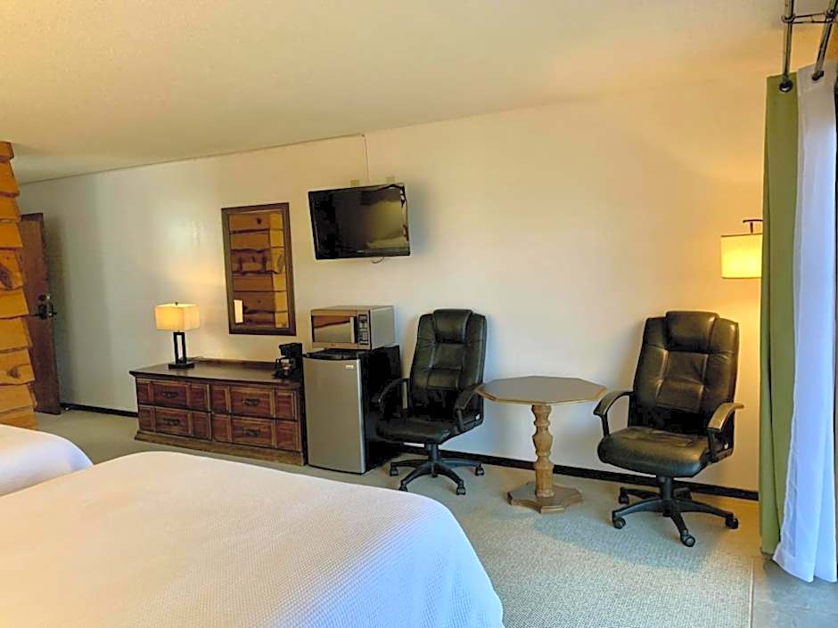 Bridge Inn Tomahawk -1st Floor, 2 Queen Size Bed, Walkout, River View