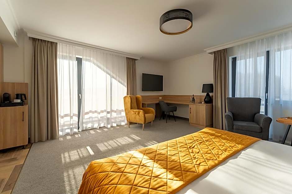 Mazurkowa - z widokiem na Karkonosze i Śnieżkę, darmowy parking, obok restauracja Mazurkowa Chata