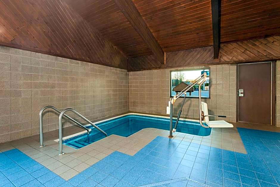 AmericInn by Wyndham Green Bay West