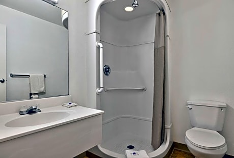 Deluxe Quadruple Room - Non-Smoking