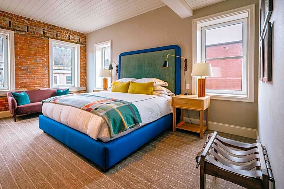 Eleven Revelstoke Lodge