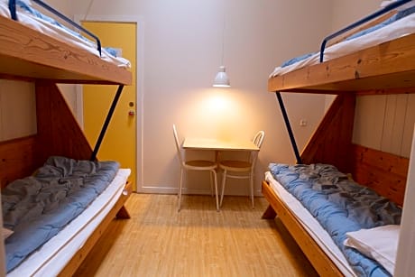 Twin Room with Shared Toilet (Only with sky light)
