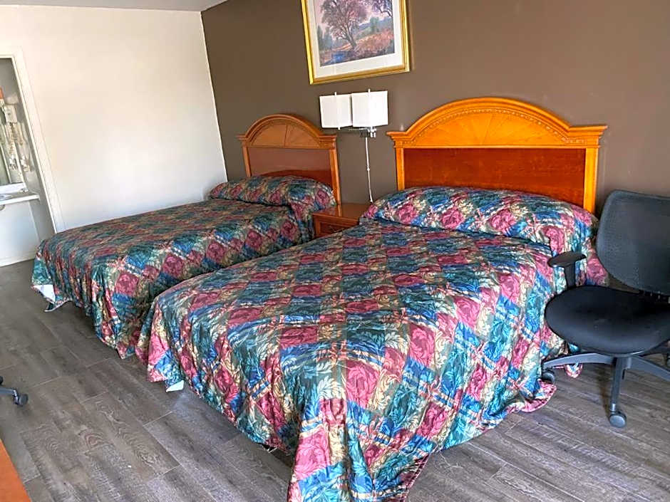 Country Club Inn & Suites