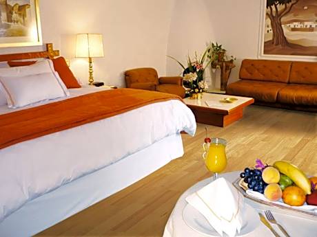 Junior Suite with Spa Bath, Dry Sauna and City View