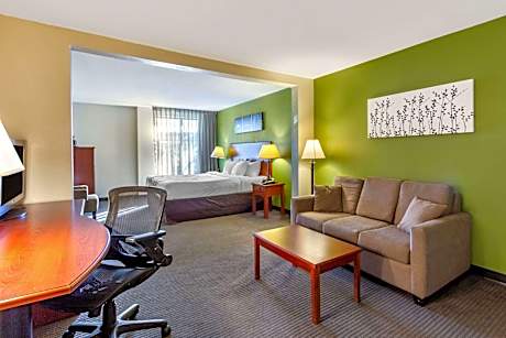 King Suite - Accessible/Non-Smoking
