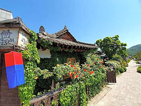 Gyodong Salrae Guesthouse