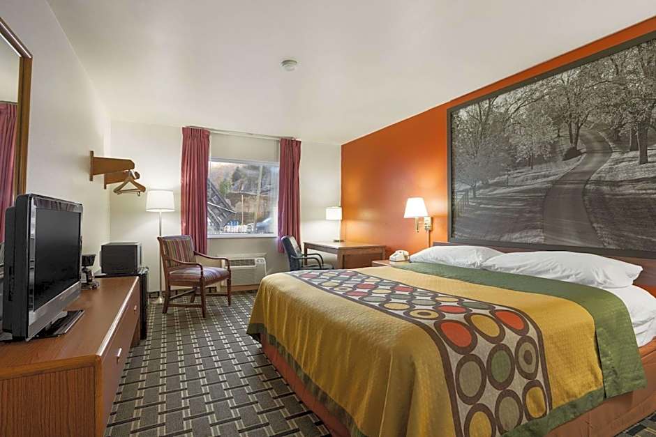 Super 8 by Wyndham Prestonsburg