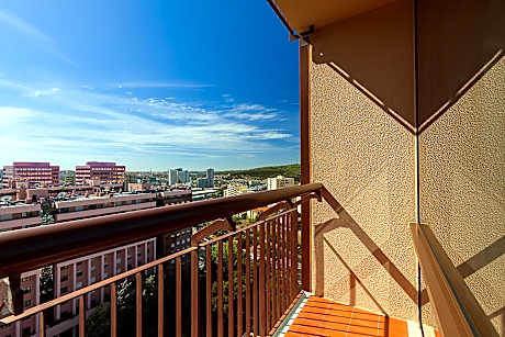 Executive King, Club lounge access, Guest room, 1 King, High floor, Balcony