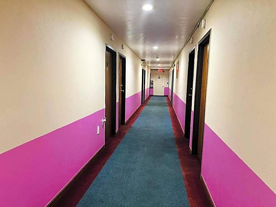 Villa Inn Motel Near Hwy 12 WI Capital O