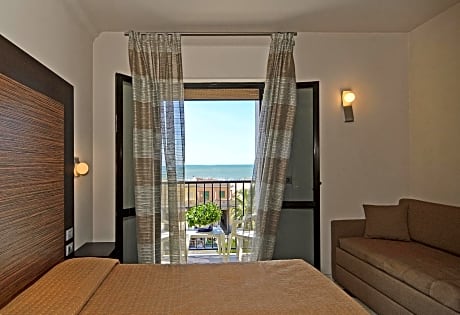 Triple Room with Sea View
