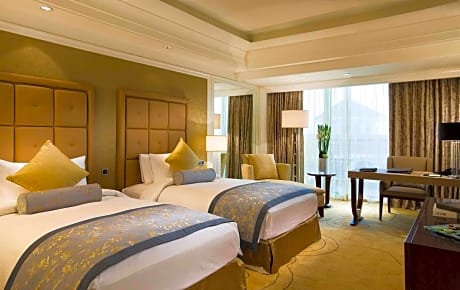 Luxury Club with Twin Beds