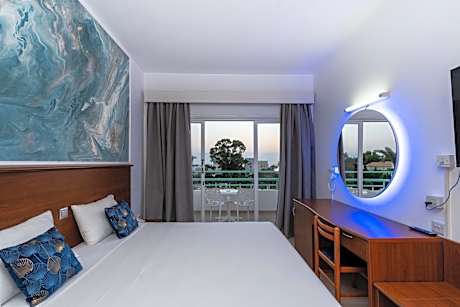 Deluxe Double or Twin Room with Sea View